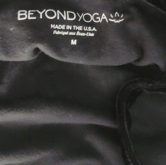 Beyond Yoga Truly Cropped Tank Black Velvet . Medium. Built In Support - Picture 3 of 6